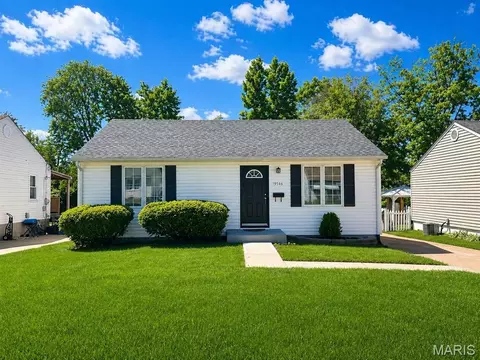 9546 Theodosia Ave, Overland, MO 63114