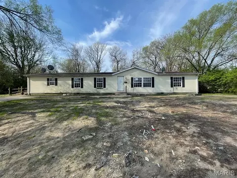 1918 Boismenue Ave, East St Louis, IL 62207