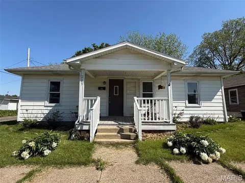 213 W Saint Clair St, Vandalia, IL 62471