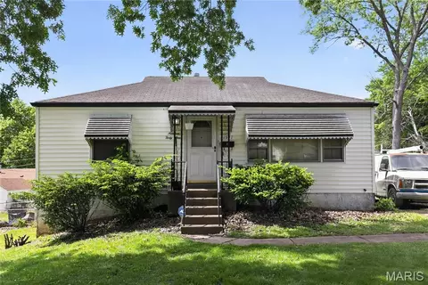 1941 Farrell Dr, Saint Louis, MO 63133