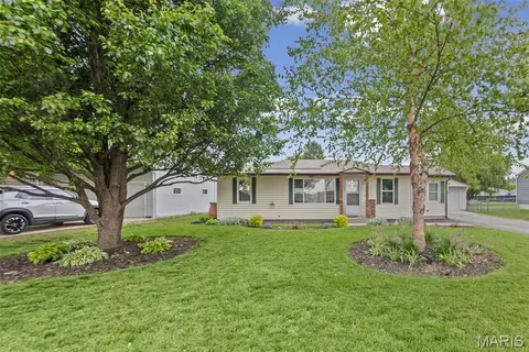 1512 Columbia Rd, Dupo, IL 62239