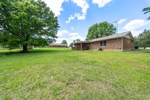 Exterior - 503 Spruce St, Dixon, MO 65459 photo 7 of 8