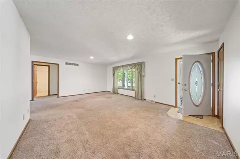 Living - 503 Spruce St, Dixon, MO 65459 photo 2 of 3