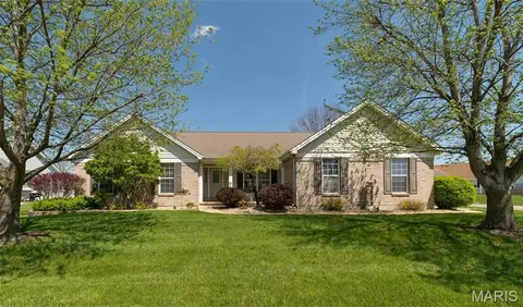 1354 Presidents Landing Dr, O'fallon, MO 63366