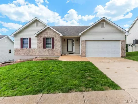 122 Winter Valley Dr, Fenton, MO 63026
