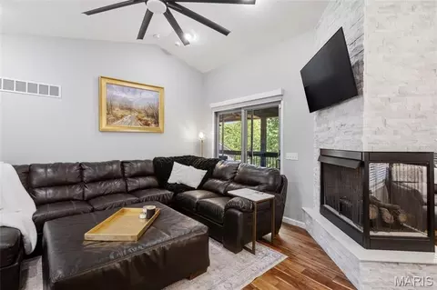 Living - 1128 Patsy Ln, O'fallon, MO 63366 photo 2 of 6