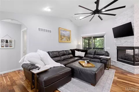Living - 1128 Patsy Ln, O'fallon, MO 63366 photo 1 of 6