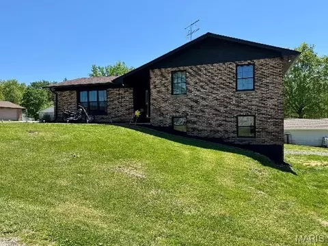 701 S Ridge Ave, Steeleville, IL 62288