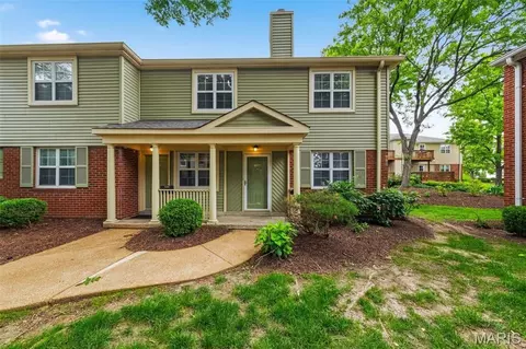 8871 Flamingo Ct, Brentwood, MO 63144