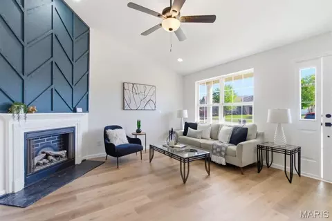 Living - 22 Tucker Ct, Winfield, MO 63389 photo 2 of 2