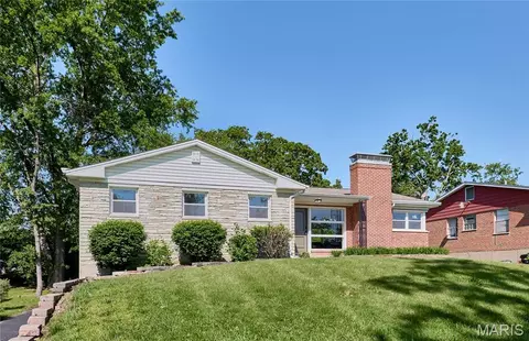 923 Swarthmore Ln, Saint Louis, MO 63130