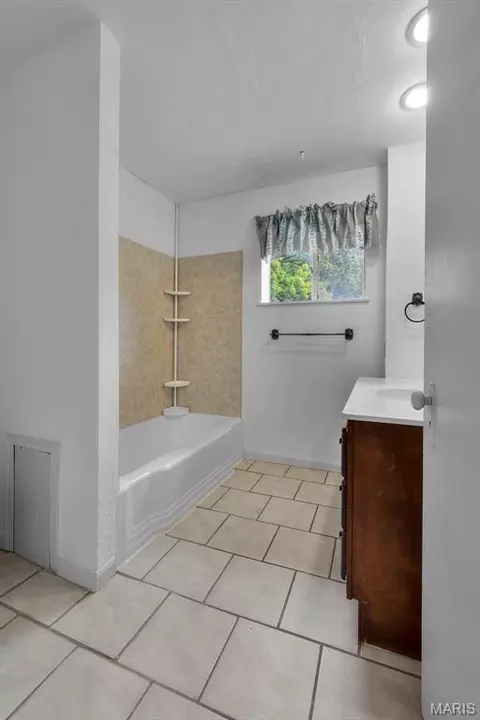 Bath - 710 N High St, Jackson, MO 63755 photo 2 of 3