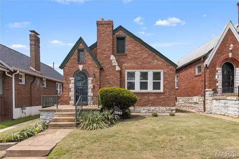 5941 Park Ln, Saint Louis, MO 63147