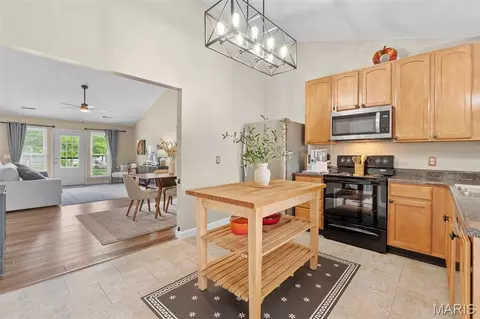 Kitchen - 309 Hawks View Dr, O'fallon, MO 63368 photo 2 of 4