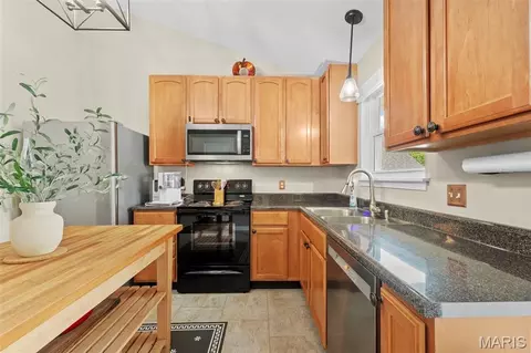 Kitchen - 309 Hawks View Dr, O'fallon, MO 63368 photo 3 of 4