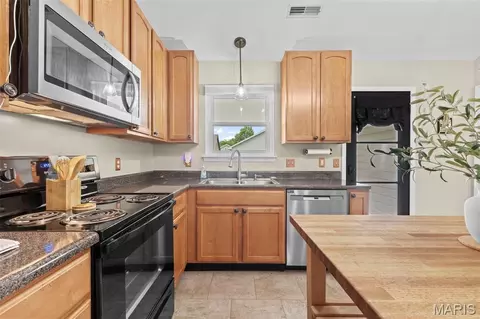 Kitchen - 309 Hawks View Dr, O'fallon, MO 63368 photo 4 of 4