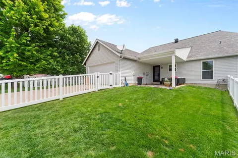 Exterior - 309 Hawks View Dr, O'fallon, MO 63368 photo 6 of 8