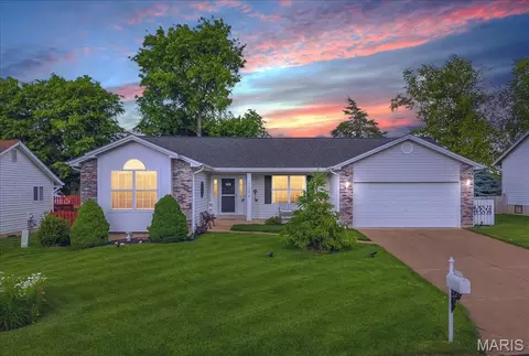 1004 N Brampton Dr, Saint Charles, MO 63304