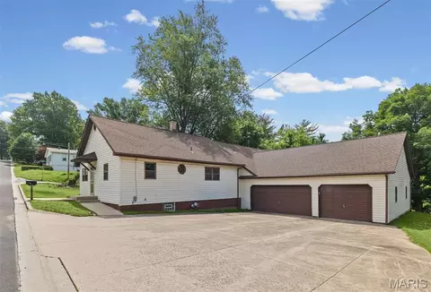 66 Austin Ave, Glen Carbon, IL 62034