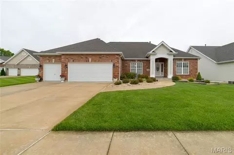 1156 Hollow Valley Ct, Saint Charles, MO 63304