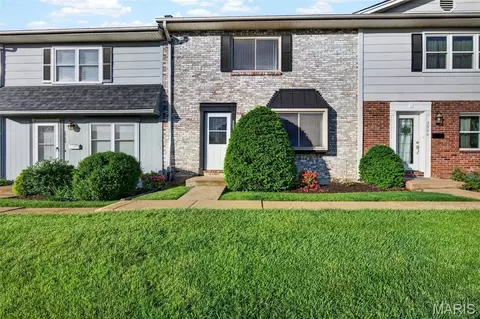 2562 Grayland Walk, Saint Louis, MO 63129