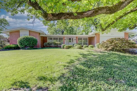 38 Forestvale Dr, Chesterfield, MO 63017