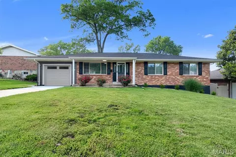 2261 Eleanor Kay Dr, Mehlville, MO 63125