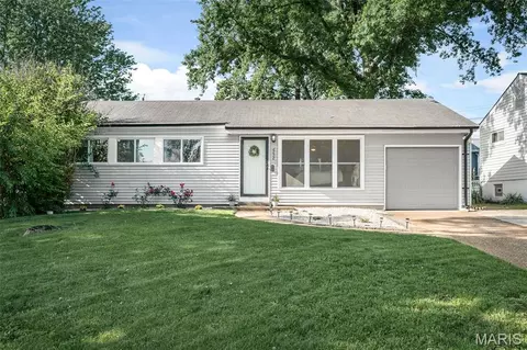6626 Ashbury Dr, Affton, MO 63123