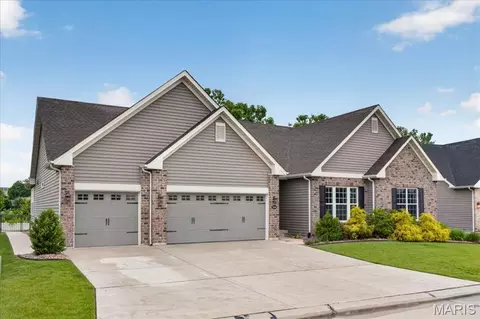 544 Miralago Shore Dr, Saint Peters, MO 63376
