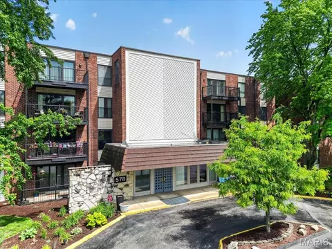 578 Sarah Ln #101, Saint Louis, MO 63141