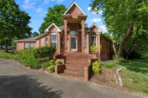 2204 Crown Point Dr, Cape Girardeau, MO 63701
