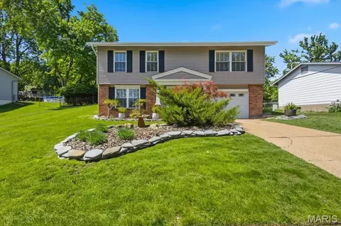 2429 Wesford Dr, Maryland Heights, MO 63043