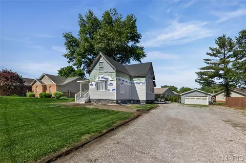 603 N Hickory St, Smithton, IL 62285