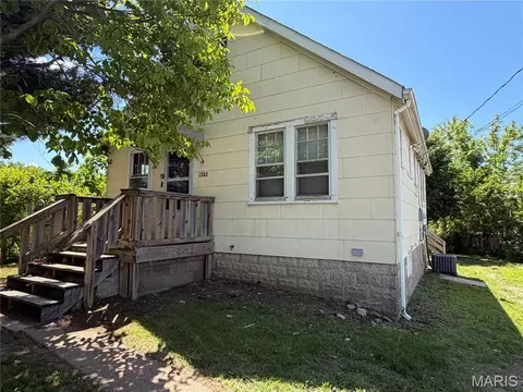 2064 Chambers Rd, Saint Louis, MO 63136