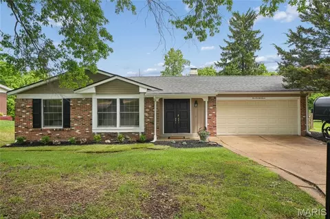 577 Monroe Mill Dr, Ballwin, MO 63011