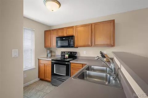 Kitchen - 9202 Spring Creek Ln, O'fallon, MO 63368 photo 3 of 4