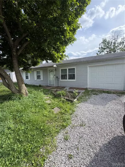 37 Westwood Dr, Cahokia, IL 62206