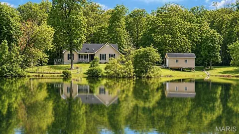 21212 Oak Trl, Warrenton, MO 63383