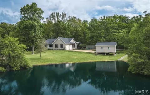 21212 Oak Trl, Warrenton, MO 63383