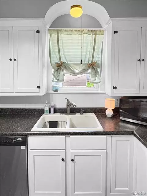 Kitchen - 604 Madison Ave, Washington, MO 63090 photo 3 of 5