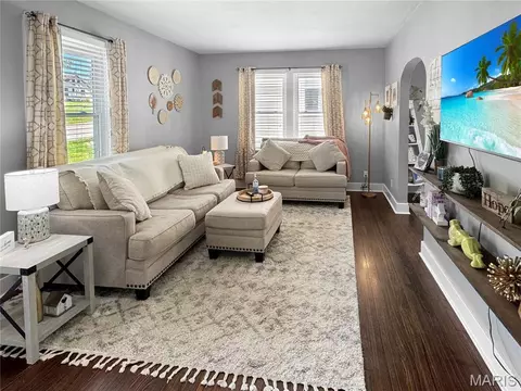 Living - 604 Madison Ave, Washington, MO 63090 photo 2 of 4