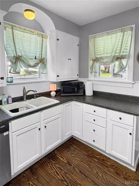 Kitchen - 604 Madison Ave, Washington, MO 63090 photo 4 of 5