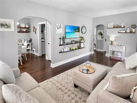 Living - 604 Madison Ave, Washington, MO 63090 photo 4 of 4
