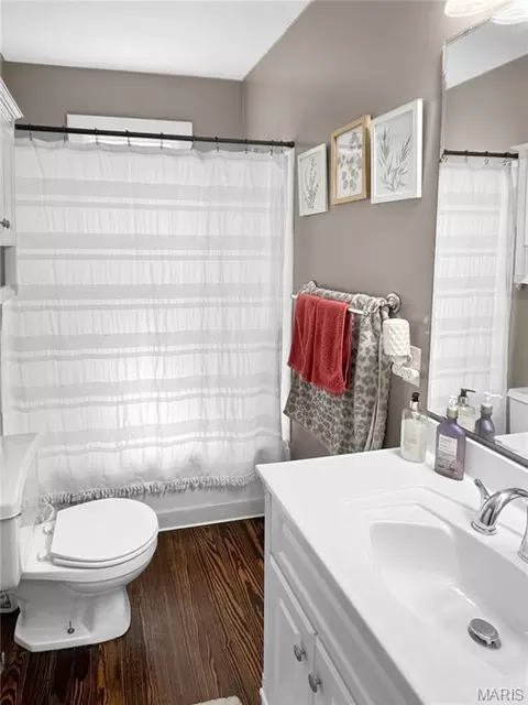 Bath - 604 Madison Ave, Washington, MO 63090 photo 2 of 3