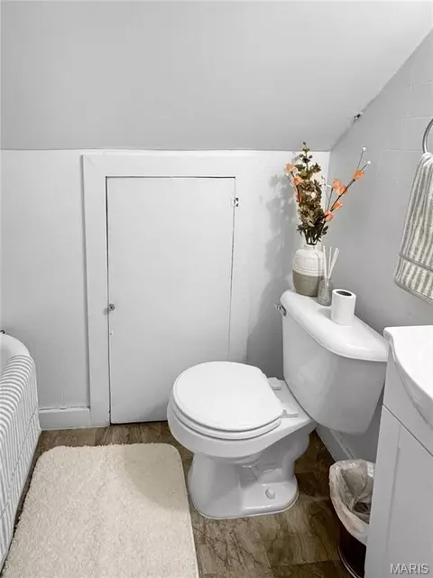 Bath - 604 Madison Ave, Washington, MO 63090 photo 3 of 3