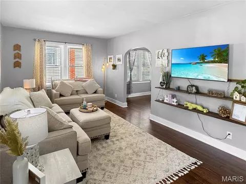 Living - 604 Madison Ave, Washington, MO 63090 photo 1 of 4