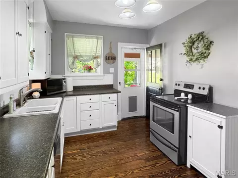 Kitchen - 604 Madison Ave, Washington, MO 63090 photo 2 of 5