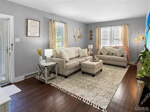 Living - 604 Madison Ave, Washington, MO 63090 photo 3 of 4