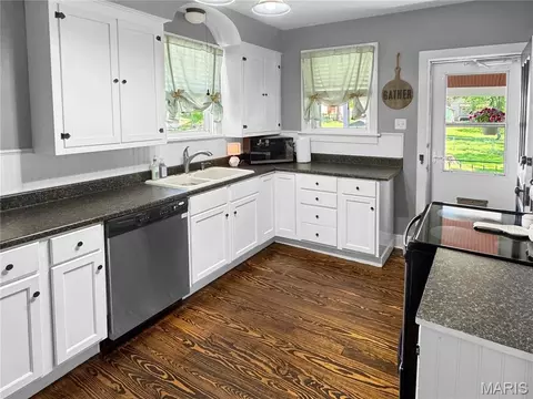 Kitchen - 604 Madison Ave, Washington, MO 63090 photo 1 of 5