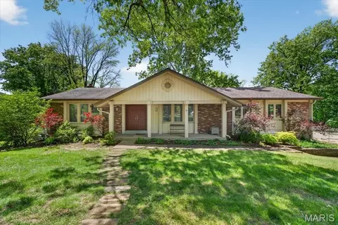 5321 Autumnwinds Dr, Saint Louis, MO 63129
